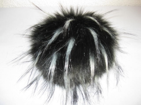 Fake fur pompon with highlights and pushbutton